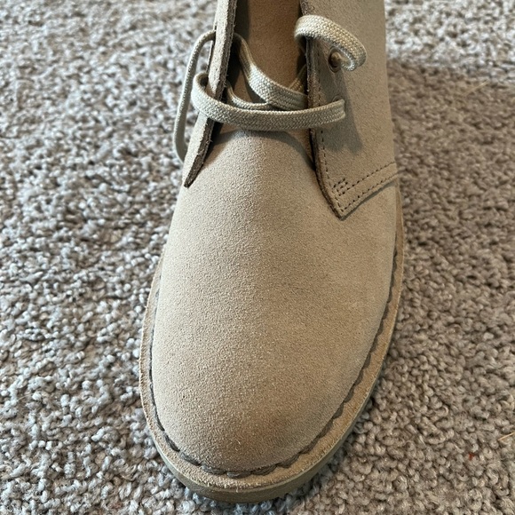 Clarks Women's Tan Suede Desert Boot Size 8 - Picture 3 of 15
